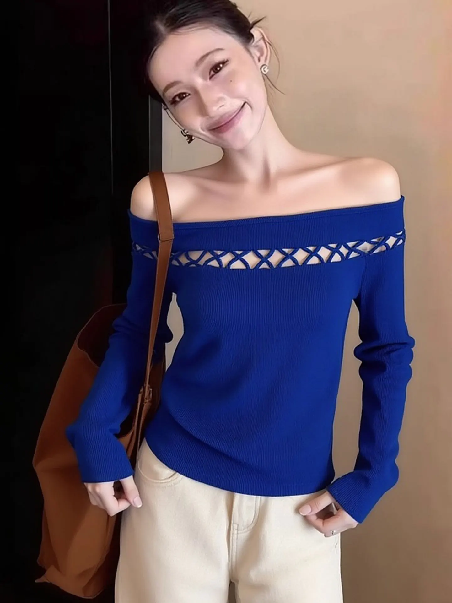 Вязаный свитер с вырезами и длинными рукавами, модный облегающий топ с открытыми плечами, весенний корейский стиль, для повседневной носки
Вязаный свитер с вырезами и длинными рукавами, модный облегающий топ с открытыми плечами, весенний корейский стиль, для повседневной носки