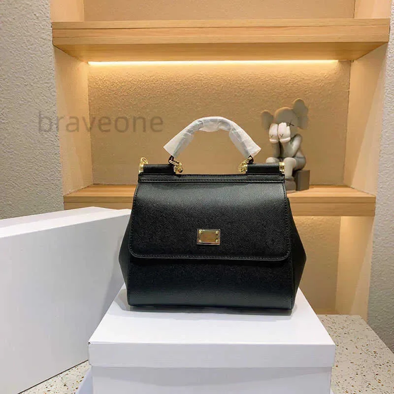 10A Womens Handbags Luxury D Chain Designer Totes Bag Crossbody Fashion Plain Leather Tote Shopping Bags Ladies Purses
10A Womens Handbags Luxury D Chain Designer Totes Bag Crossbody Fashion Plain Leather Tote Shopping Bags Ladies Purses