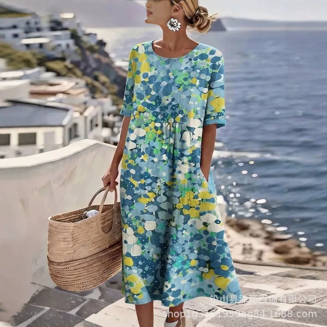 Floral dress with print, casual round-neck short sleeves, loose beach dress, fashionable and comfortable everyday summer wear
Floral dress with print, casual round-neck short sleeves, loose beach dress, fashionable and comfortable everyday summer wear