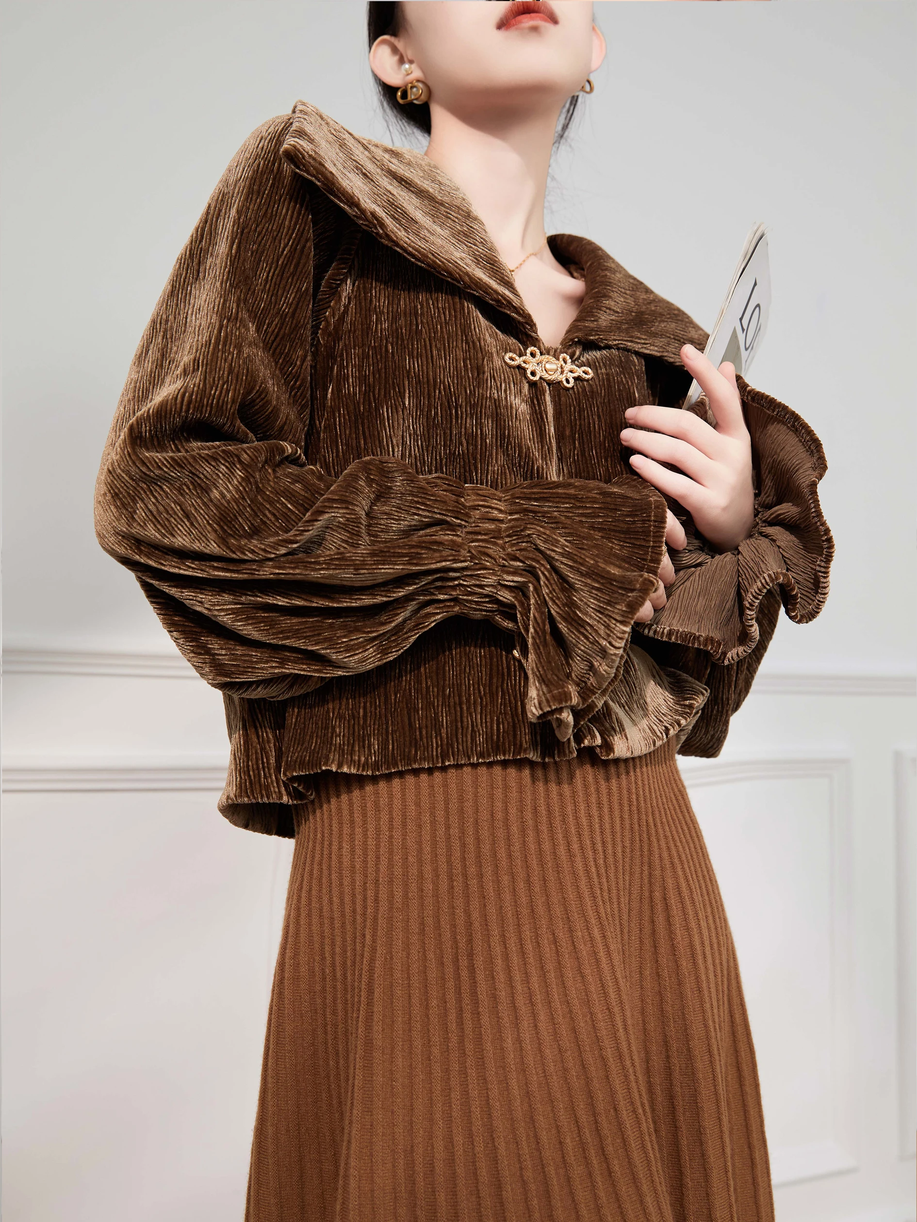 Комплект из двух предметов Plum Jan Salt Series Light Maturi Mermaid: ранневесенний наряд, прямой крой, модный женский комплект.
Комплект из двух предметов Plum Jan Salt Series Light Maturi Mermaid: ранневесенний наряд, прямой крой, модный женский комплект.