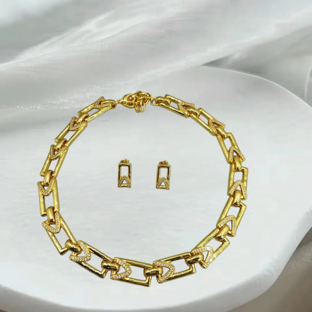 2026 Spain Beautiful socialite style gold silver diamond studded geometric earrings necklace jewelry two-piece set high-end gift
2026 Spain Beautiful socialite style gold silver diamond studded geometric earrings necklace jewelry two-piece set high-end gift