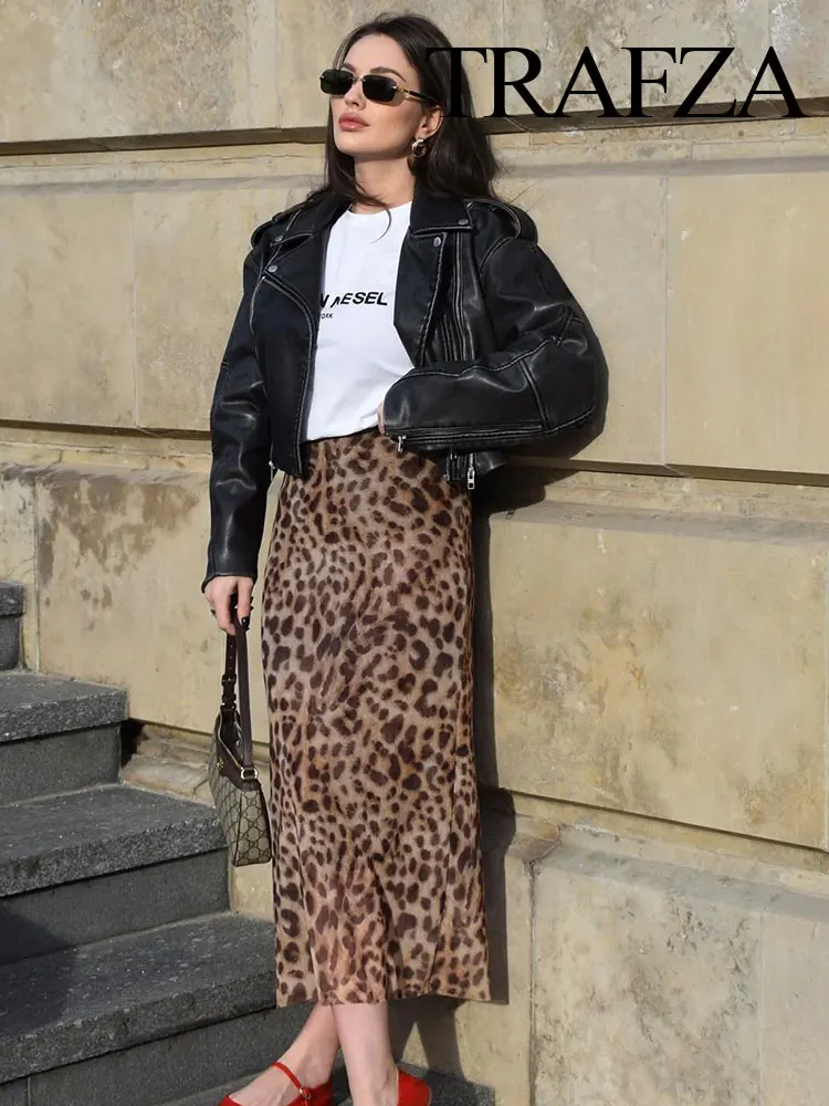 TRAFZA Female Casual Satin Leopard Print Long Skirt Summer Woman Fashion Vintage Folds High Waist Lady Midi Skirts Streetwear
TRAFZA Female Casual Satin Leopard Print Long Skirt Summer Woman Fashion Vintage Folds High Waist Lady Midi Skirts Streetwear