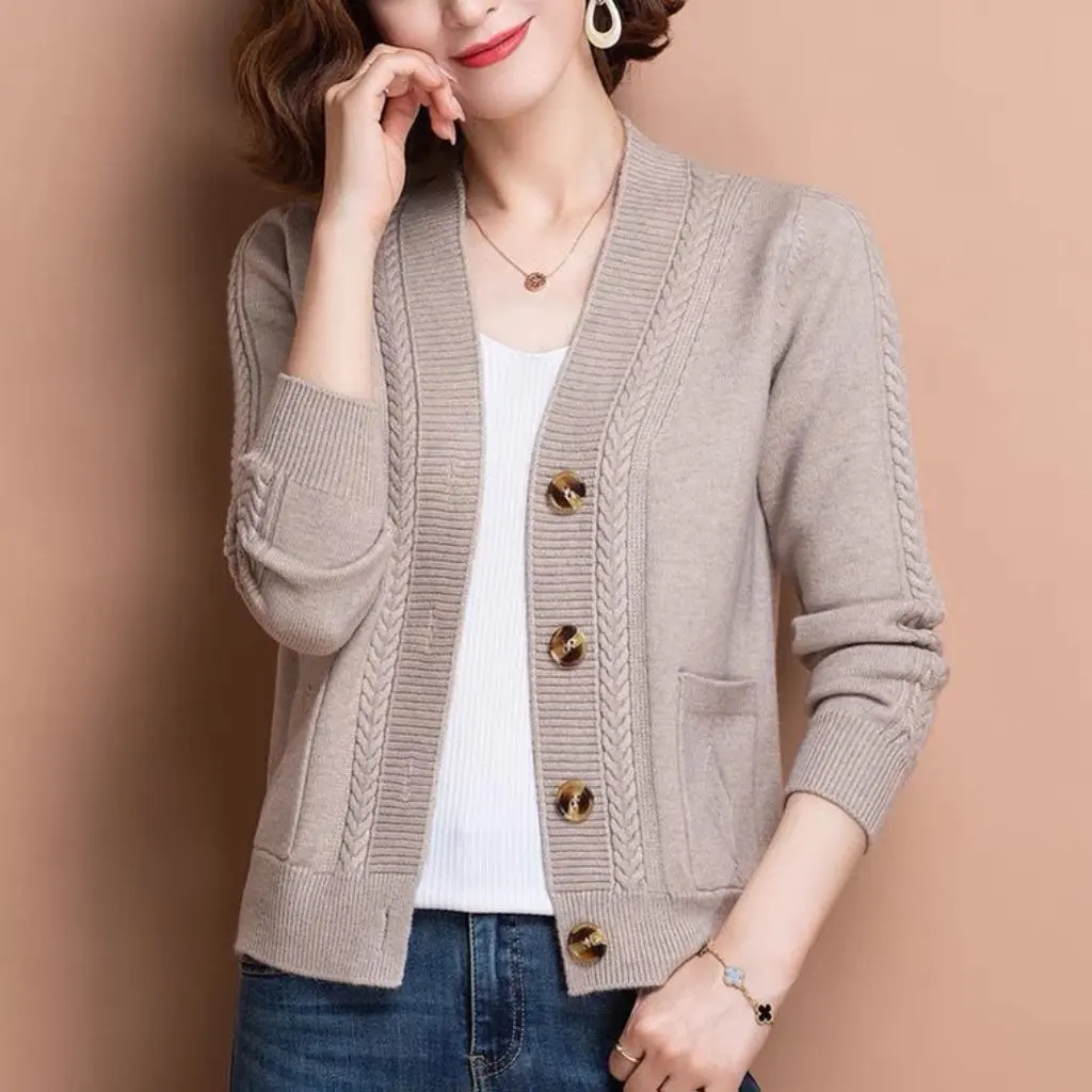 Women's Middle-Aged Cardigan Sweater Solid Color Loose Knitted Top Spring Autumn New Style Foreign Fashion Coat
Women's Middle-Aged Cardigan Sweater Solid Color Loose Knitted Top Spring Autumn New Style Foreign Fashion Coat