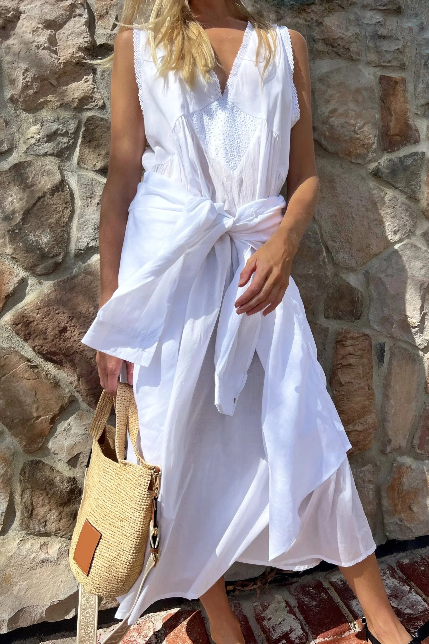 Embroidery Hollow Out Women White Dress Summer Lace Stitching V-Neck Sleeveless High Waist Casual Loose Cotton Robe
Embroidery Hollow Out Women White Dress Summer Lace Stitching V-Neck Sleeveless High Waist Casual Loose Cotton Robe