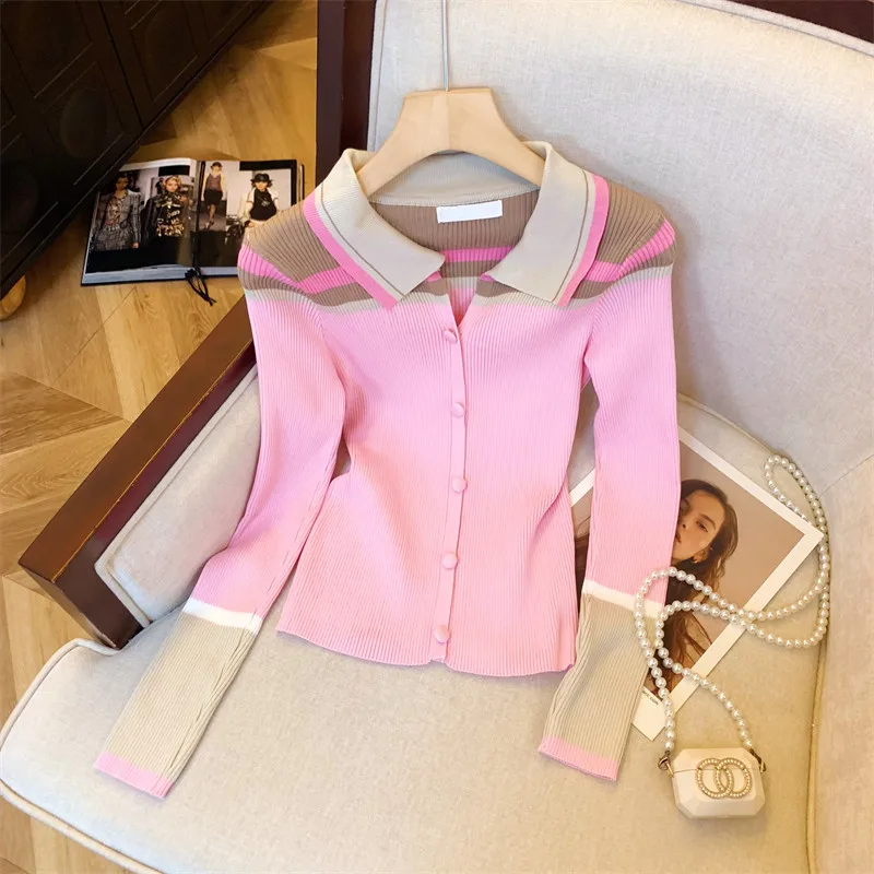 Elegant Pink Blazer Style Knit Top Soft Fitted Cardigan Contrast Collar Versatile Chic Office Wear for Early Fall 2025
Elegant Pink Blazer Style Knit Top Soft Fitted Cardigan Contrast Collar Versatile Chic Office Wear for Early Fall 2025