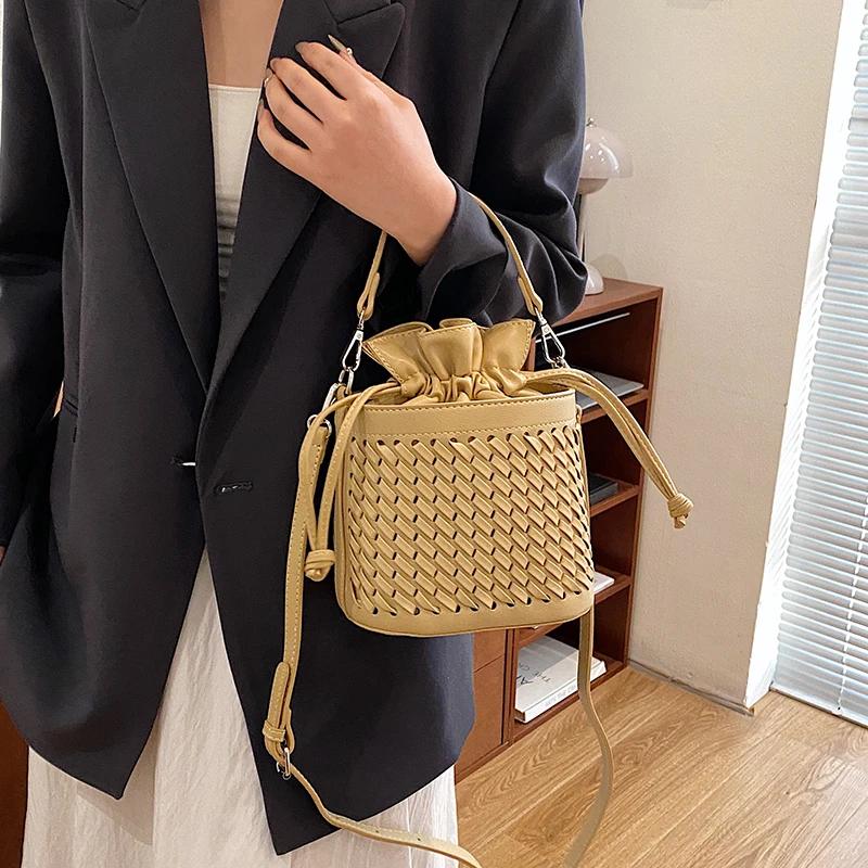 Chic Women's Crossbody Bag Designer Leather Shoulder Handbag Trendy Ladies Tote Elegant Purse
Chic Women's Crossbody Bag Designer Leather Shoulder Handbag Trendy Ladies Tote Elegant Purse