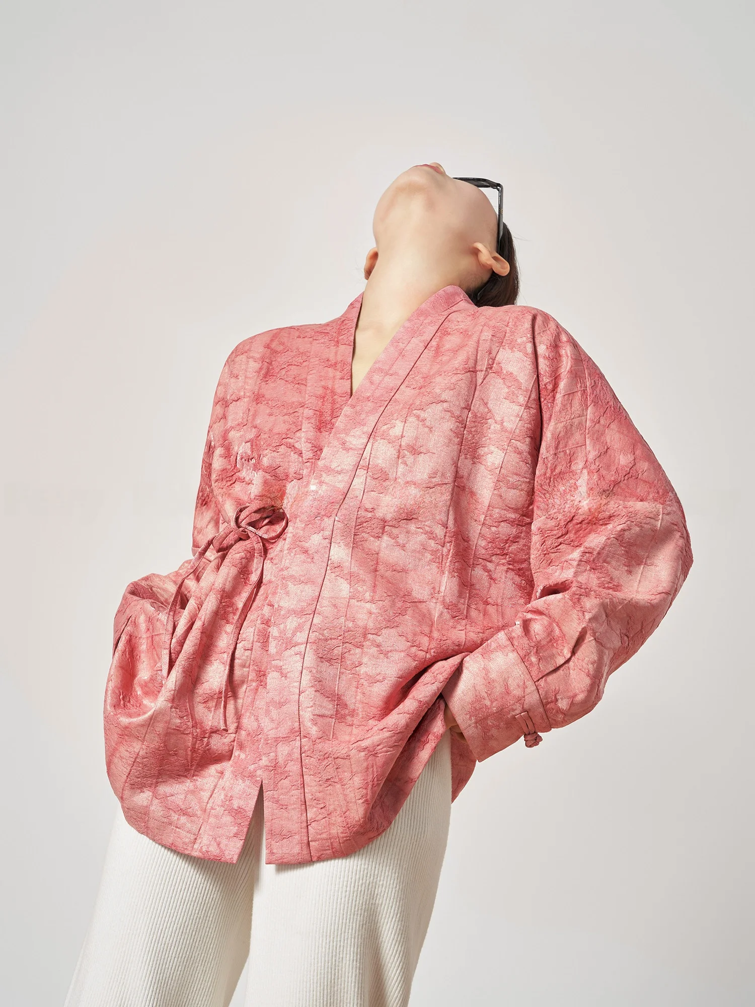 Retro Style Chinese New Style Spring 2026 Women's Pink Side Buttoned Cardigan Shirt Loose Fit Breathable Long Sleeve V-Neck
Retro Style Chinese New Style Spring 2026 Women's Pink Side Buttoned Cardigan Shirt Loose Fit Breathable Long Sleeve V-Neck