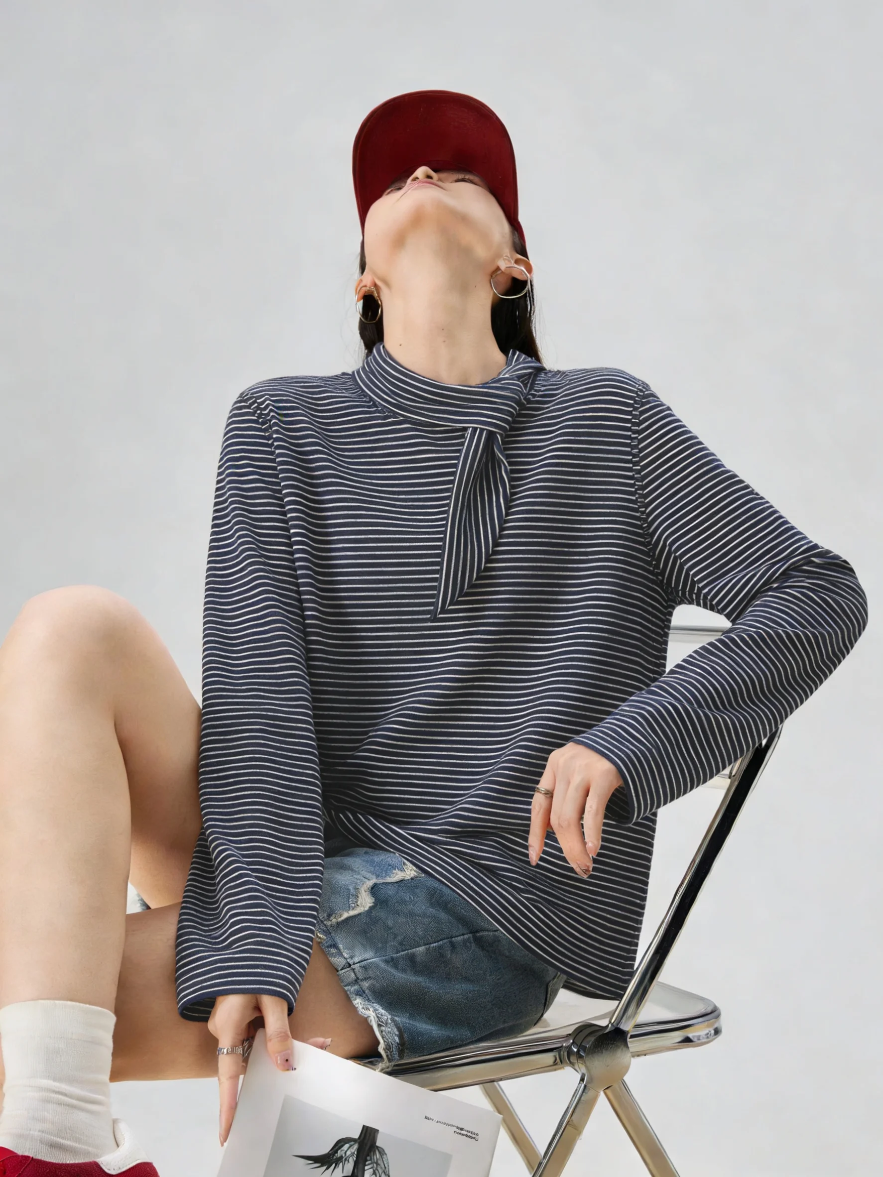 Женская футболка с высоким воротником и завязками, в полоску, с длинными рукавами, базовый слой, корейский стиль, для повседневной носки, прямой крой
Женская футболка с высоким воротником и завязками, в полоску, с длинными рукавами, базовый слой, корейский стиль, для повседневной носки, прямой крой