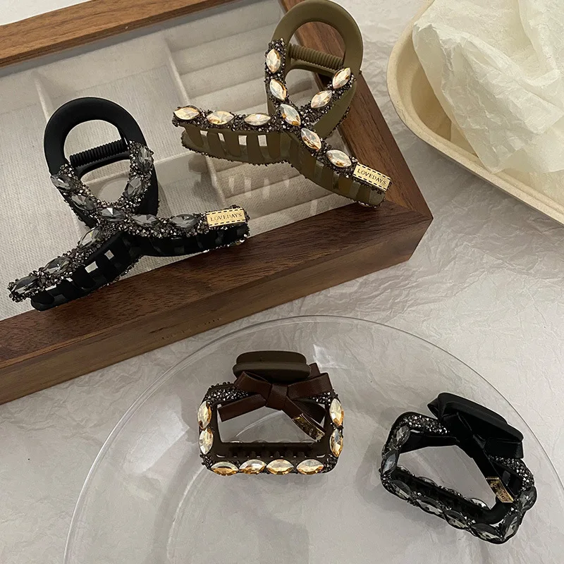 Square Hair Claw for Women High Pony Half Up Clip Premium Acrylic Lightweight French Elegant Shark Headwear Daily Styling
Square Hair Claw for Women High Pony Half Up Clip Premium Acrylic Lightweight French Elegant Shark Headwear Daily Styling