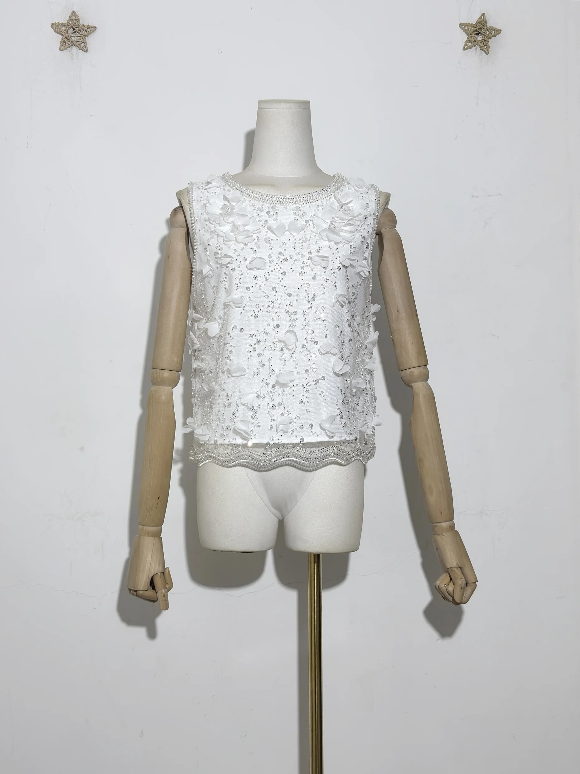 Glamorous New Women Delicate 3D Floral Glittering Sequin Beaded Embroidery Mesh O-Neck Sleeveless Tank Top Blouse T-Shirt Blouse
Glamorous New Women Delicate 3D Floral Glittering Sequin Beaded Embroidery Mesh O-Neck Sleeveless Tank Top Blouse T-Shirt Blouse