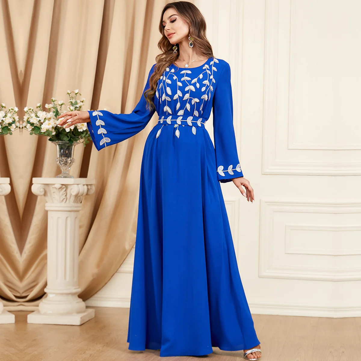 3431 Dubai Yeni Günlük Moda Nakışlı Boncuklu Elbise Müslüman Kadın Elbisesi Robe Abaya Ramadan Dubai Luxury Islam Elegant
3431 Dubai Yeni Günlük Moda Nakışlı Boncuklu Elbise Müslüman Kadın Elbisesi Robe Abaya Ramadan Dubai Luxury Islam Elegant