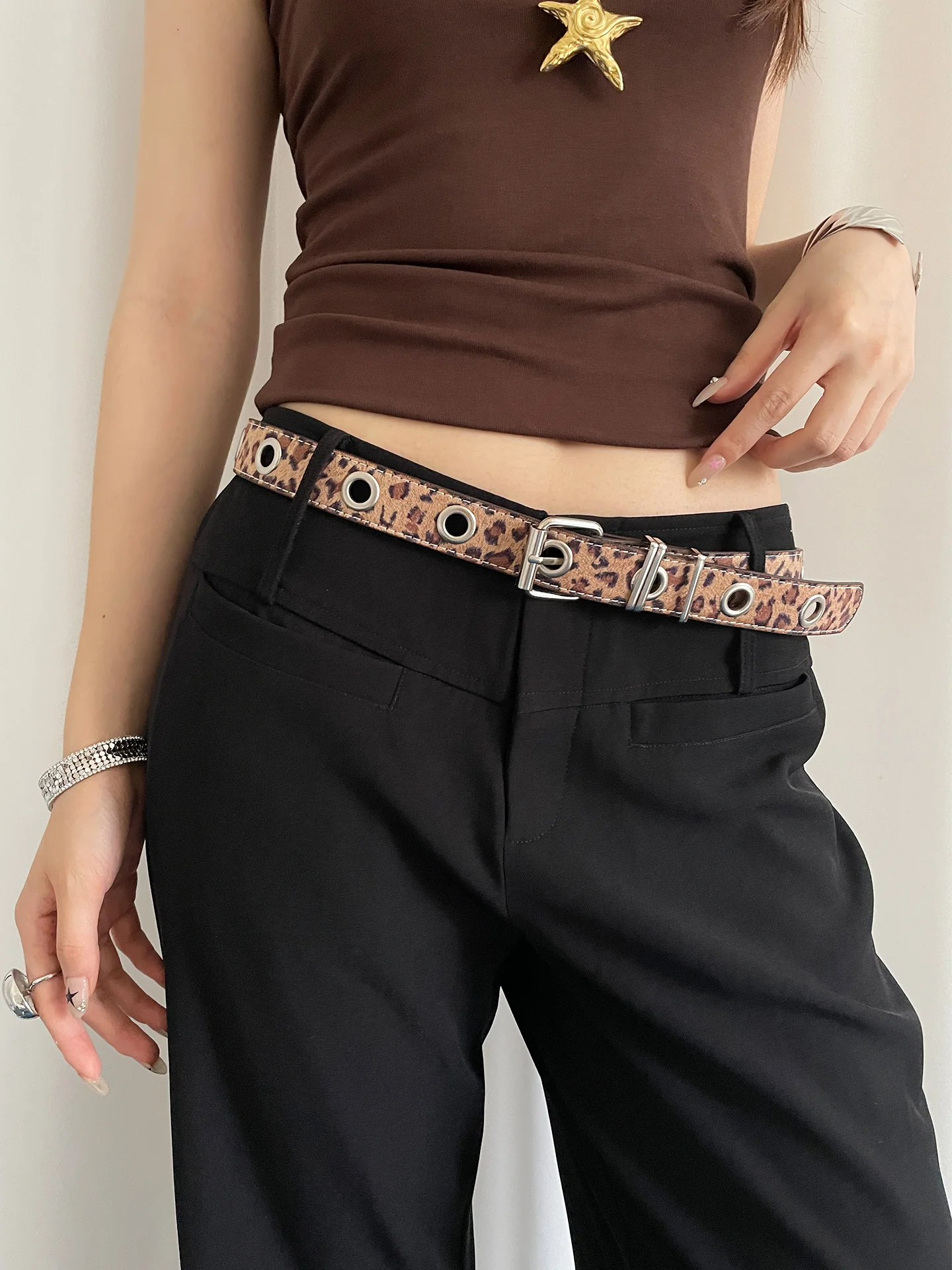 Женский пояс с леопардовым принтом в стиле ретро и без отверстий, подходит для юбок, джинсов и брюк
Женский пояс с леопардовым принтом в стиле ретро и без отверстий, подходит для юбок, джинсов и брюк