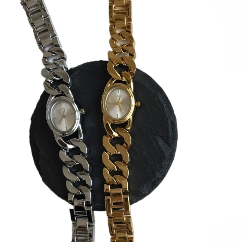 Retro small gold watch women's fashion oval large dial bracelet temperament simple and exquisite quartz watch
Retro small gold watch women's fashion oval large dial bracelet temperament simple and exquisite quartz watch