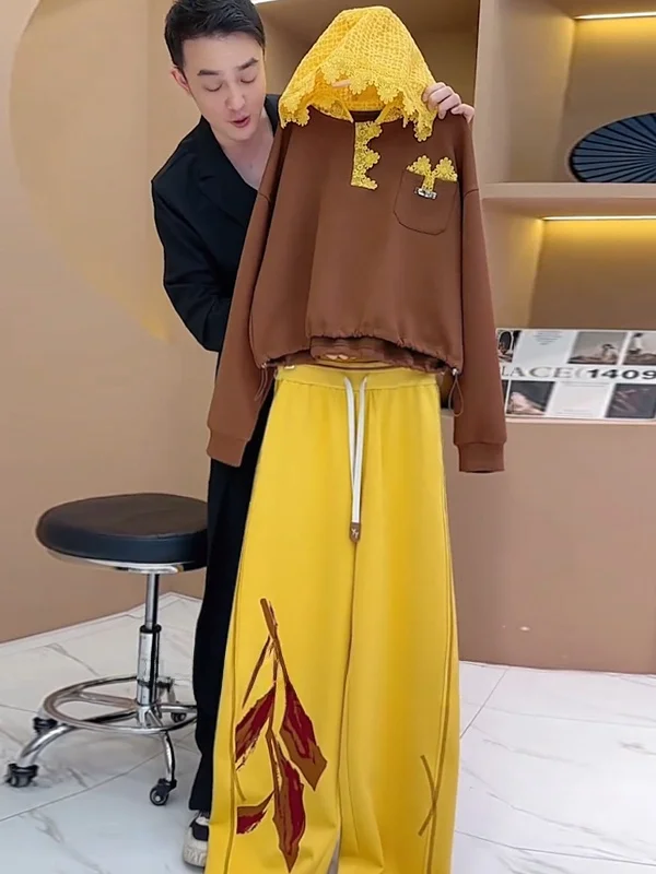 Dopamine Casual Sportswear Set Women's Autumn Fashion Youthful Slimming Sweatshirt Yellow Wide Leg Pants Two Piece Set
Dopamine Casual Sportswear Set Women's Autumn Fashion Youthful Slimming Sweatshirt Yellow Wide Leg Pants Two Piece Set