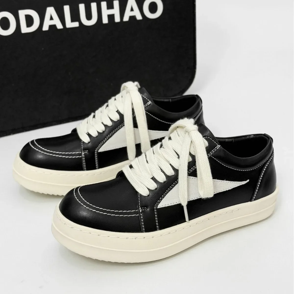2025 NEW Spring and Summer Platform Men's New German Training Sports Casual Shoes Retro Black and White Fashion Shoes
2025 NEW Spring and Summer Platform Men's New German Training Sports Casual Shoes Retro Black and White Fashion Shoes