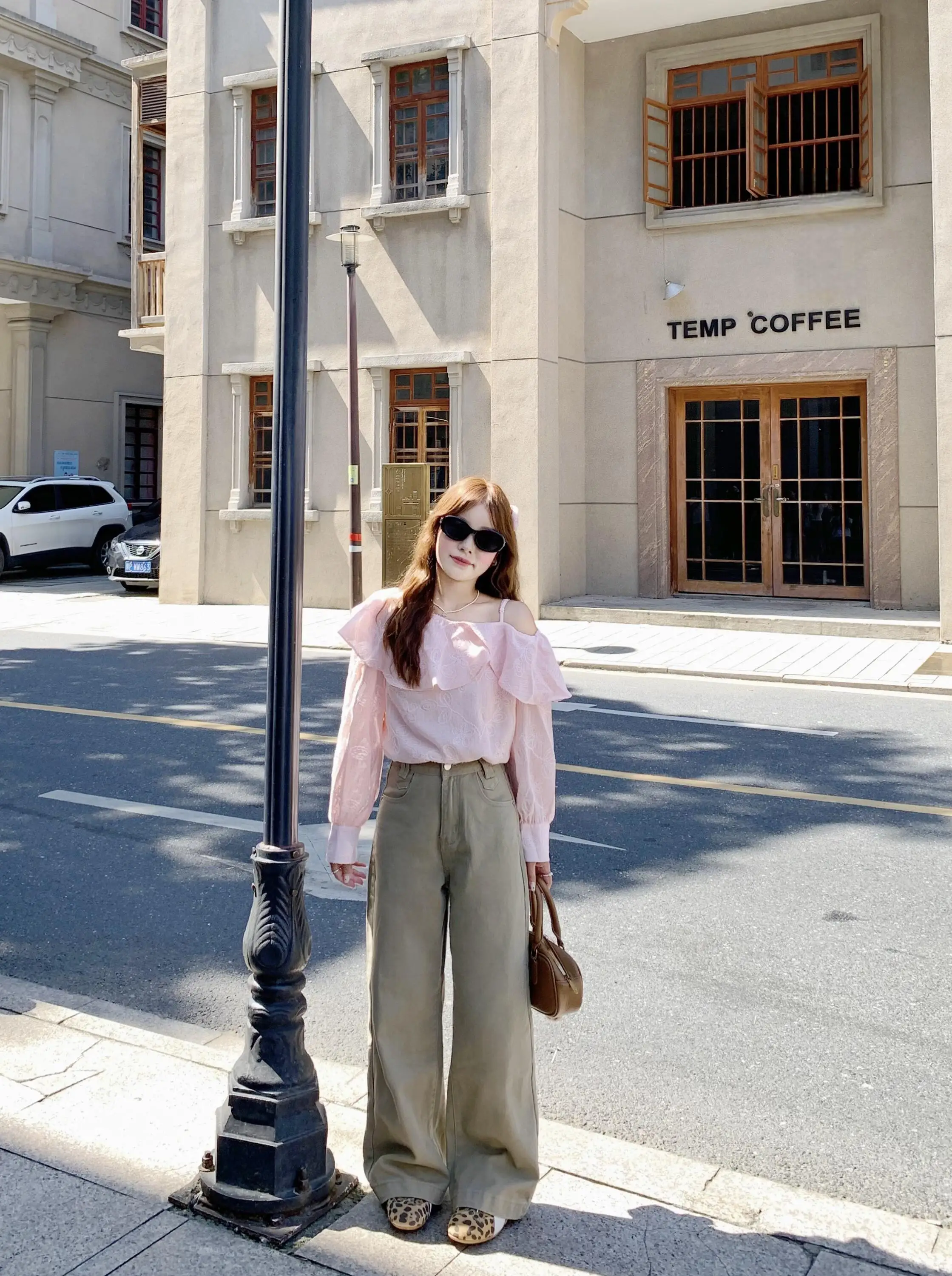 Pink Lace Trim Shoulder Bared Long Sleeve Shirt Women's Single Wear Autumn Fashionable Small Top Trendy Shoulder Bared Top
Pink Lace Trim Shoulder Bared Long Sleeve Shirt Women's Single Wear Autumn Fashionable Small Top Trendy Shoulder Bared Top