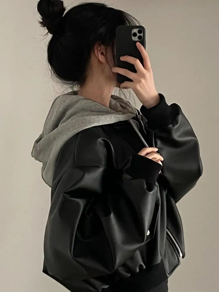 Korean Chic Retro Black Patchwork Faux Leather Jacket Women 2024 Autumn Winter New Loose Versatile Short Pu Zipper Hoodies Coat
Korean Chic Retro Black Patchwork Faux Leather Jacket Women 2024 Autumn Winter New Loose Versatile Short Pu Zipper Hoodies Coat