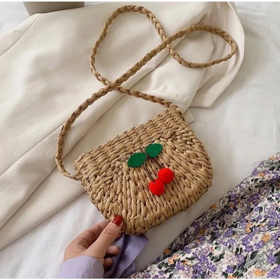 Juicy Bloom Straw Crossbody Bag
Juicy Bloom Straw Crossbody Bag