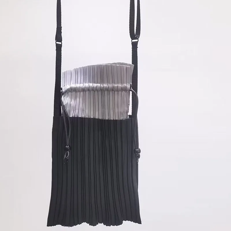 Miyake 2026 New Pleated Crossbody Bag Artistic Fashion Versatile Single Shoulder Drawstring Bag Adjustable Strap Phone ID Bag
Miyake 2026 New Pleated Crossbody Bag Artistic Fashion Versatile Single Shoulder Drawstring Bag Adjustable Strap Phone ID Bag