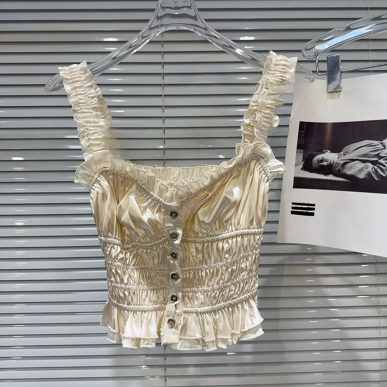 Модный атласный укороченный топ, женское платье с модным дизайном, бальное платье в горошек, длиной до одного пуговица, полиэфирное волокно 
Модный атласный укороченный топ, женское платье с модным дизайном, бальное платье в горошек, длиной до одного пуговица, полиэфирное волокно