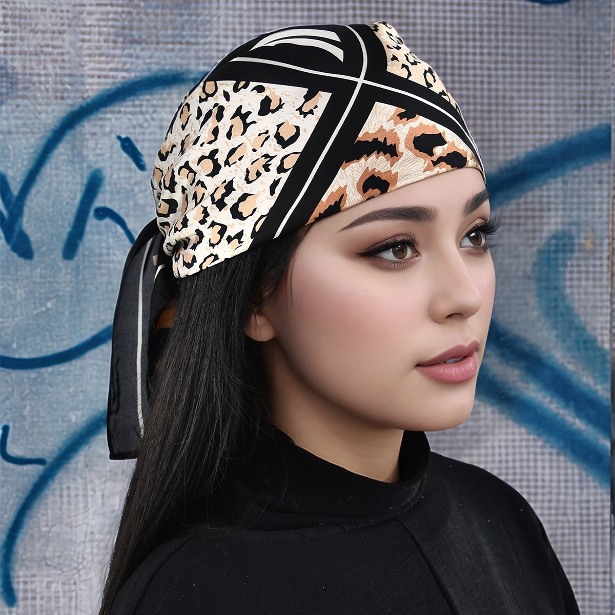 2025 New 68*68cm Square Scarf Women Printed Hijab Silk Satin Luxury Leopard Print Handkerchief Muslim Small Size Hair Wrap
2025 New 68*68cm Square Scarf Women Printed Hijab Silk Satin Luxury Leopard Print Handkerchief Muslim Small Size Hair Wrap