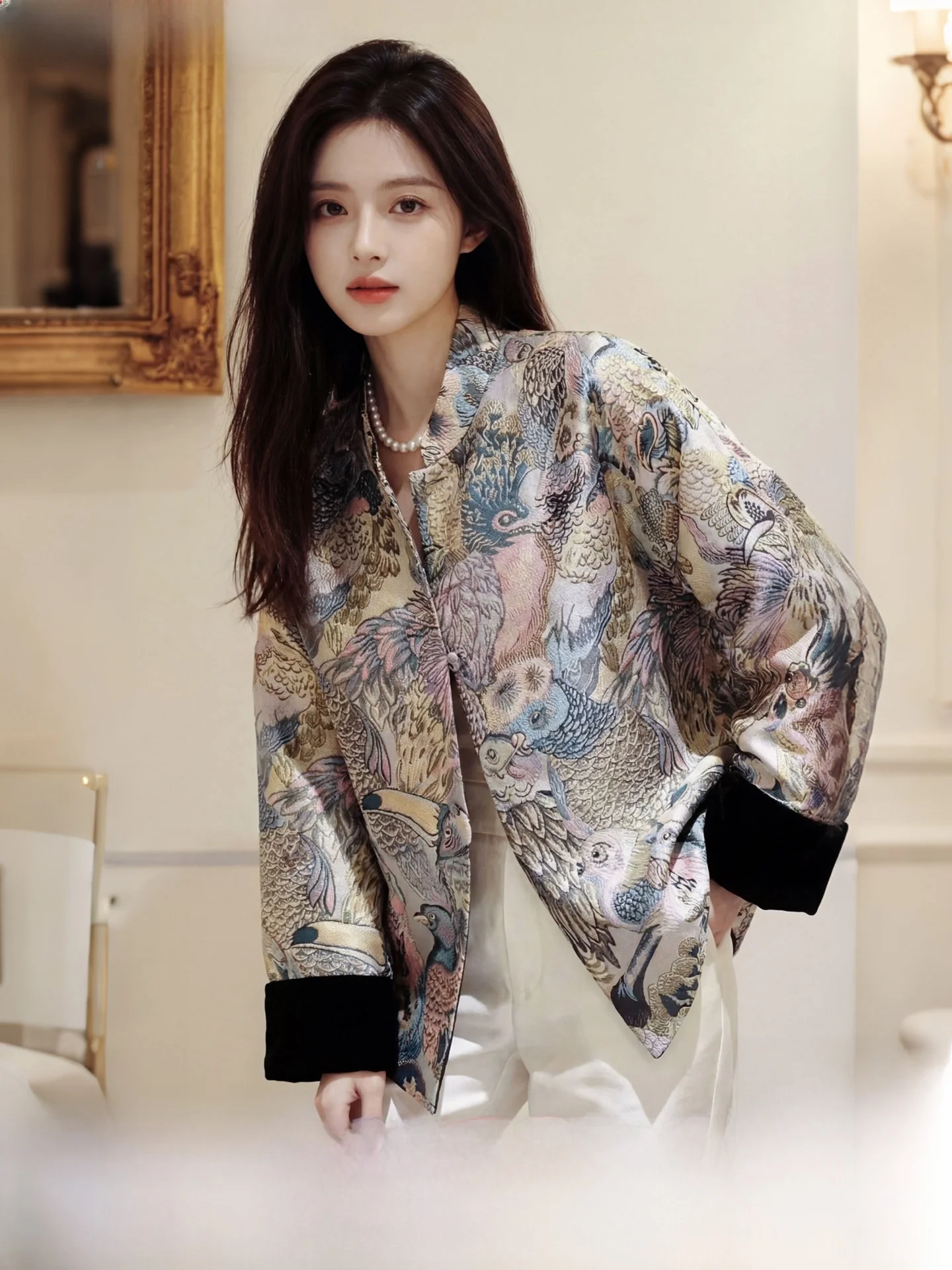 New Chinese Style Silk Velvet Jacket Women's National Fashion Black Color High End Short Outerwear Ladies Premium Quality
New Chinese Style Silk Velvet Jacket Women's National Fashion Black Color High End Short Outerwear Ladies Premium Quality