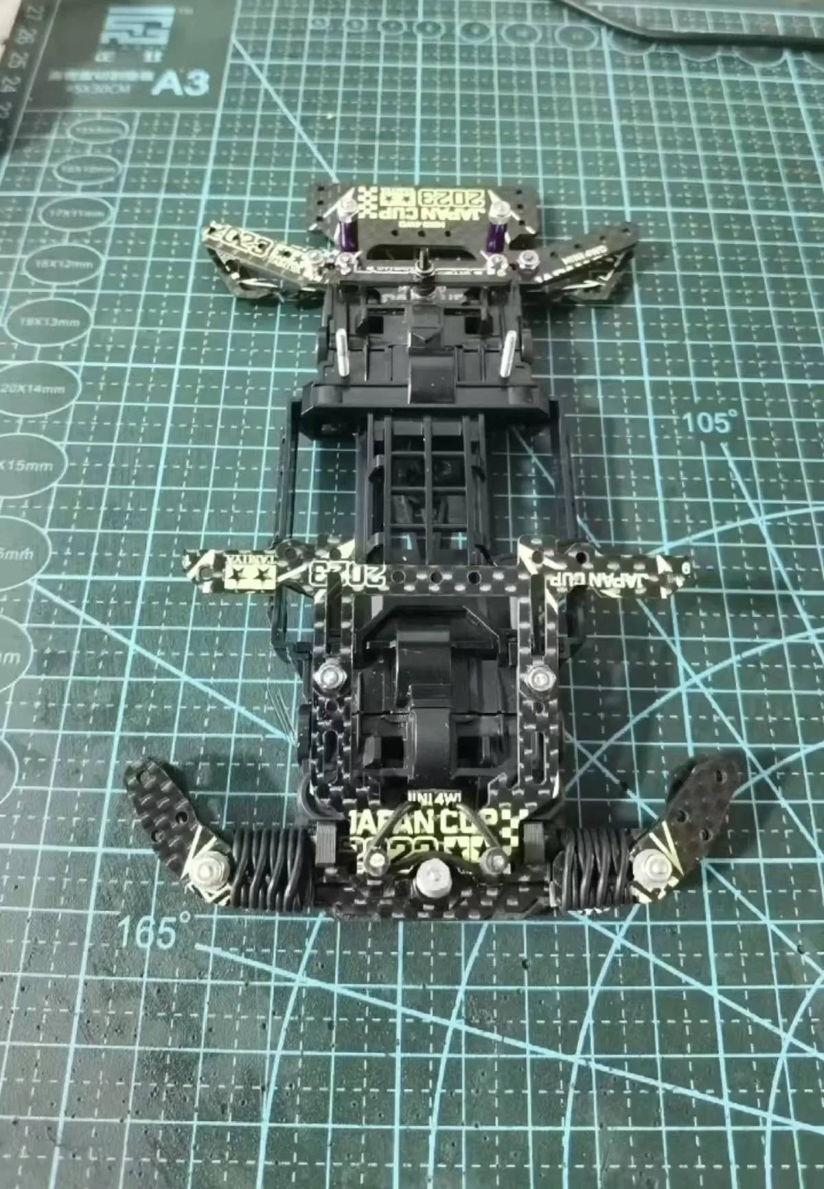 Индивидуально подходит для сборки шасси автомобилей Tamiya 4WD.
Индивидуально подходит для сборки шасси автомобилей Tamiya 4WD.