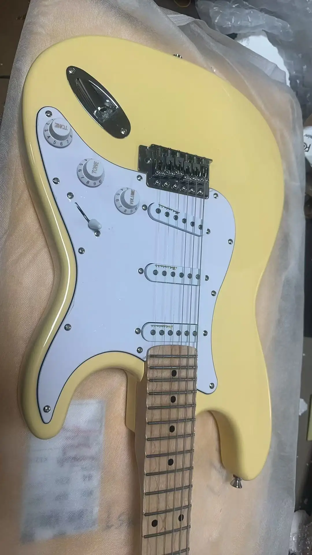 Новая гитара 2026 года с фингербордом Scalloped, звукоснимателями Dimarzio, в стиле Yngwie Malmsteen, Big Head Guitar, молочно-желтая
Новая гитара 2026 года с фингербордом Scalloped, звукоснимателями Dimarzio, в стиле Yngwie Malmsteen, Big Head Guitar, молочно-желтая