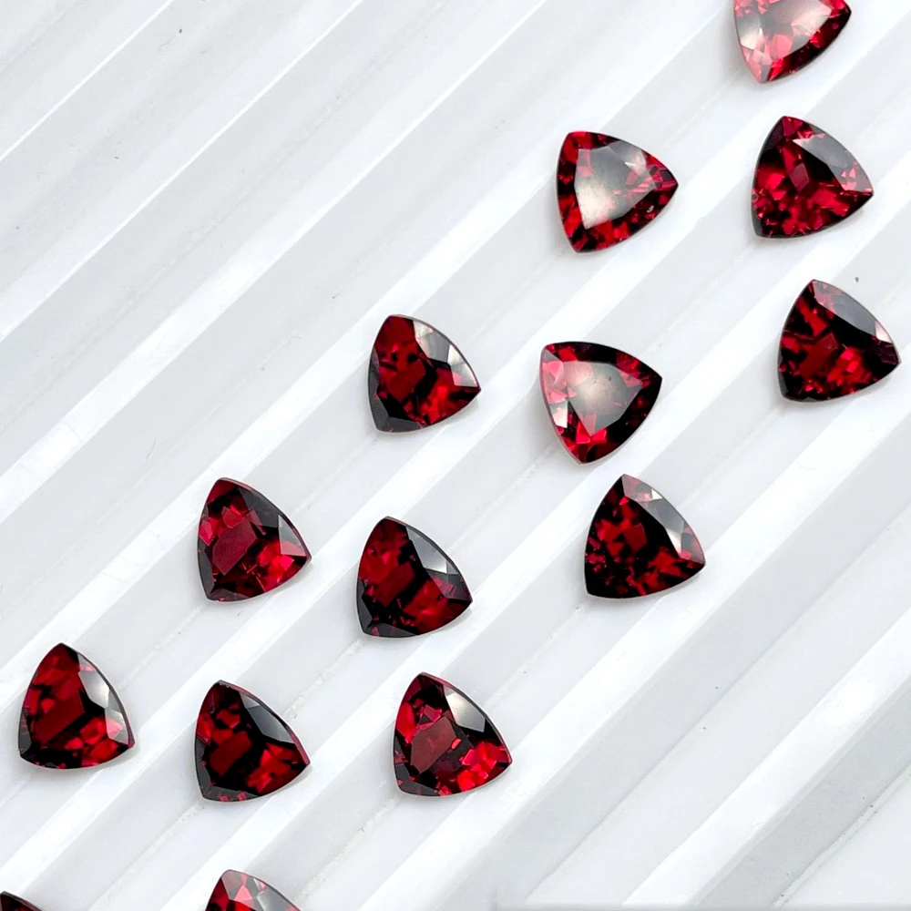 Real Natural Stone Trillion Red Garnet Mozambique 4x4mm-10x10mm Facet Eye Clean Semi-precious Loose Gemstone For Jewelry
Real Natural Stone Trillion Red Garnet Mozambique 4x4mm-10x10mm Facet Eye Clean Semi-precious Loose Gemstone For Jewelry
