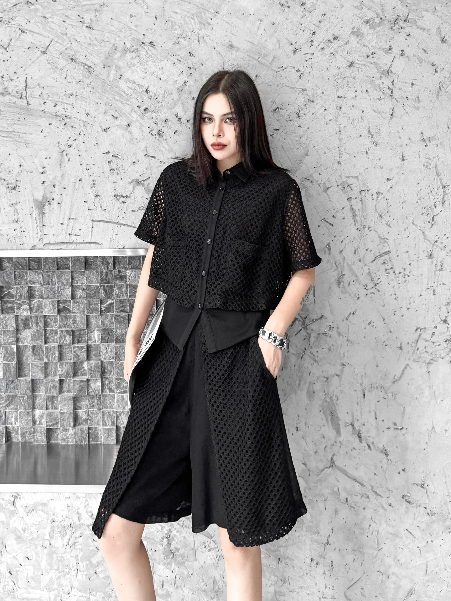 Dark Style Hollow out Mesh Slimming Fashion Set Fake Two-Piece Short Sleeve Shirt Elastic Waist Shorts Unique Design Summer O...
Dark Style Hollow out Mesh Slimming Fashion Set Fake Two-Piece Short Sleeve Shirt Elastic Waist Shorts Unique Design Summer O...