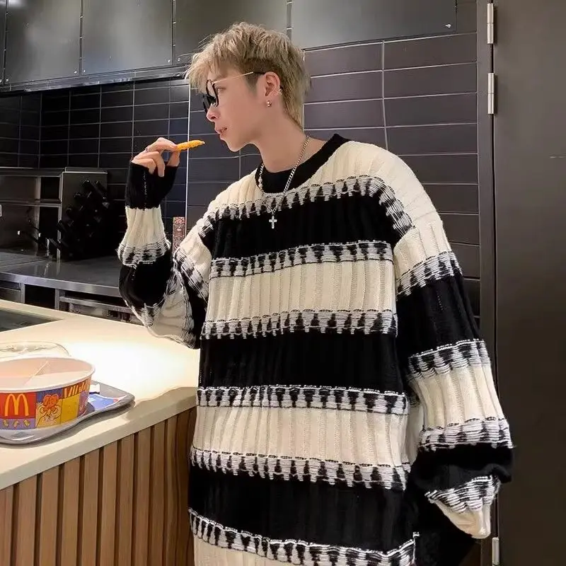 Полосатый свитер свободного кроя с круглым вырезом для мужчин и женщин, осенне-зимняя повседневная верхняя одежда для пар, американский стиль, модная одежда для отдыха
Полосатый свитер свободного кроя с круглым вырезом для мужчин и женщин, осенне-зимняя повседневная верхняя одежда для пар, американский стиль, модная одежда для отдыха