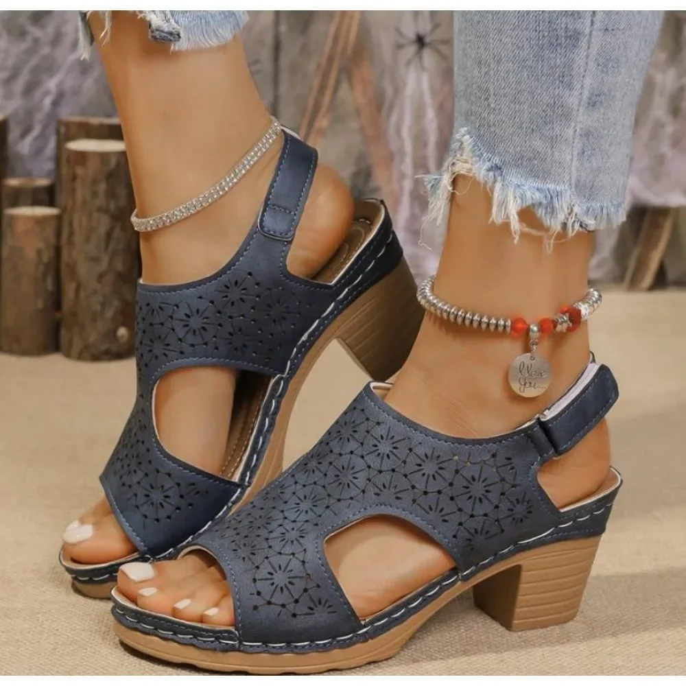 Summer New Thick High Heel Sandals Women's Cross Band Fashion Beach Sandels Hook Loop Anti-Slip Platform Sandalias De Mujer
Summer New Thick High Heel Sandals Women's Cross Band Fashion Beach Sandels Hook Loop Anti-Slip Platform Sandalias De Mujer