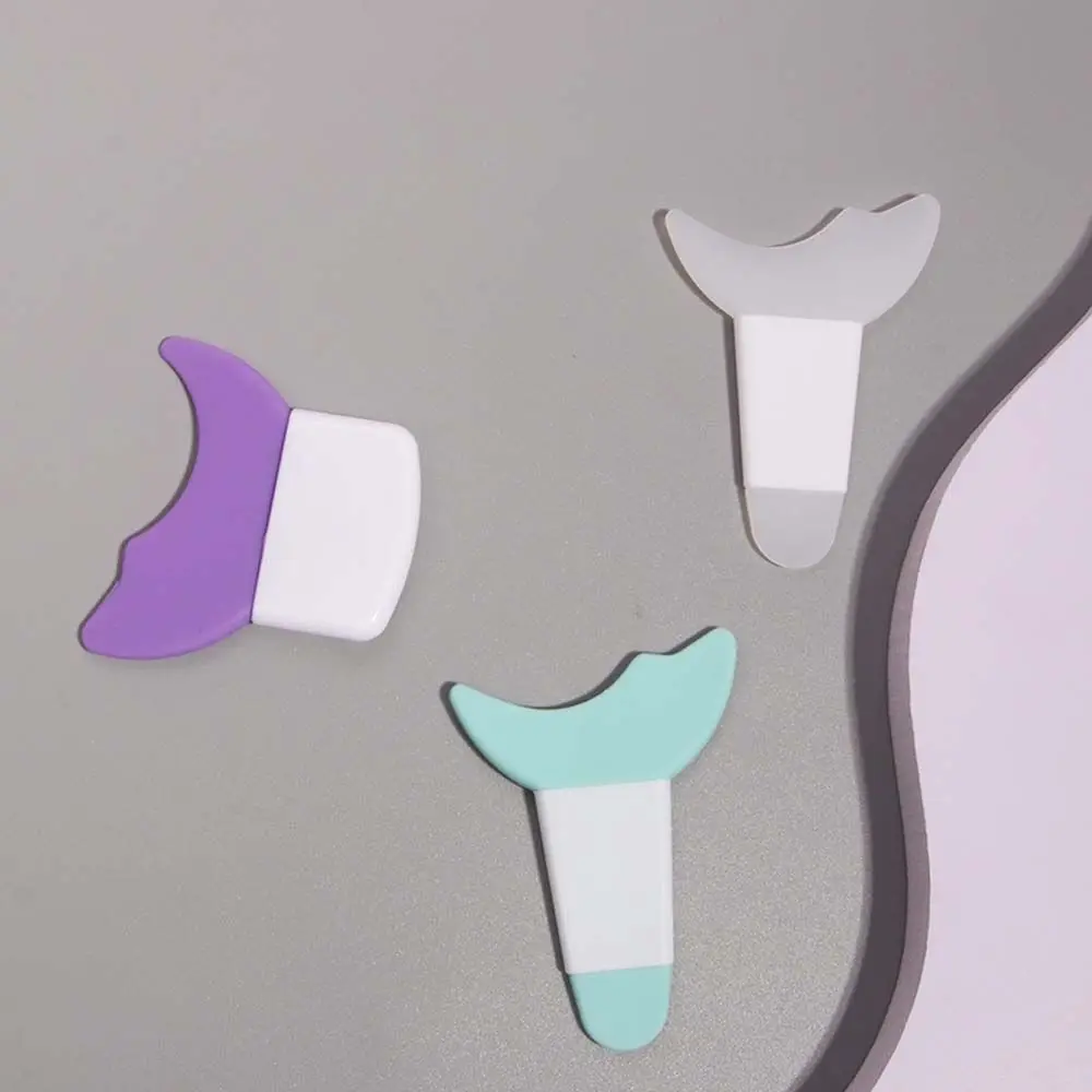 Easy 1Pcs Women Beginner Assist Applicator Shaping Stencils Eyeshadow Shaper Pad Eyeliner Template Mascara Baffle Beauty Tool
Easy 1Pcs Women Beginner Assist Applicator Shaping Stencils Eyeshadow Shaper Pad Eyeliner Template Mascara Baffle Beauty Tool