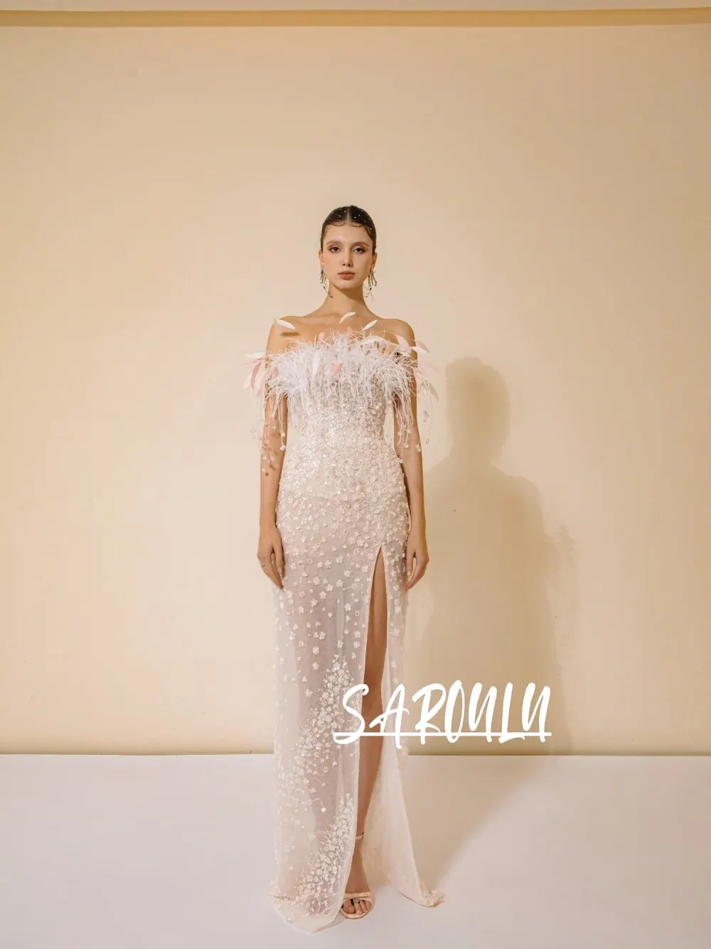 Luxe Off-the-Shoulder Feather Trim Prom Dress Sexy Mermaid High Slit Crystal Tassels & Beaded Sequins For Wedding Guest & Galas
Luxe Off-the-Shoulder Feather Trim Prom Dress Sexy Mermaid High Slit Crystal Tassels & Beaded Sequins For Wedding Guest & Galas