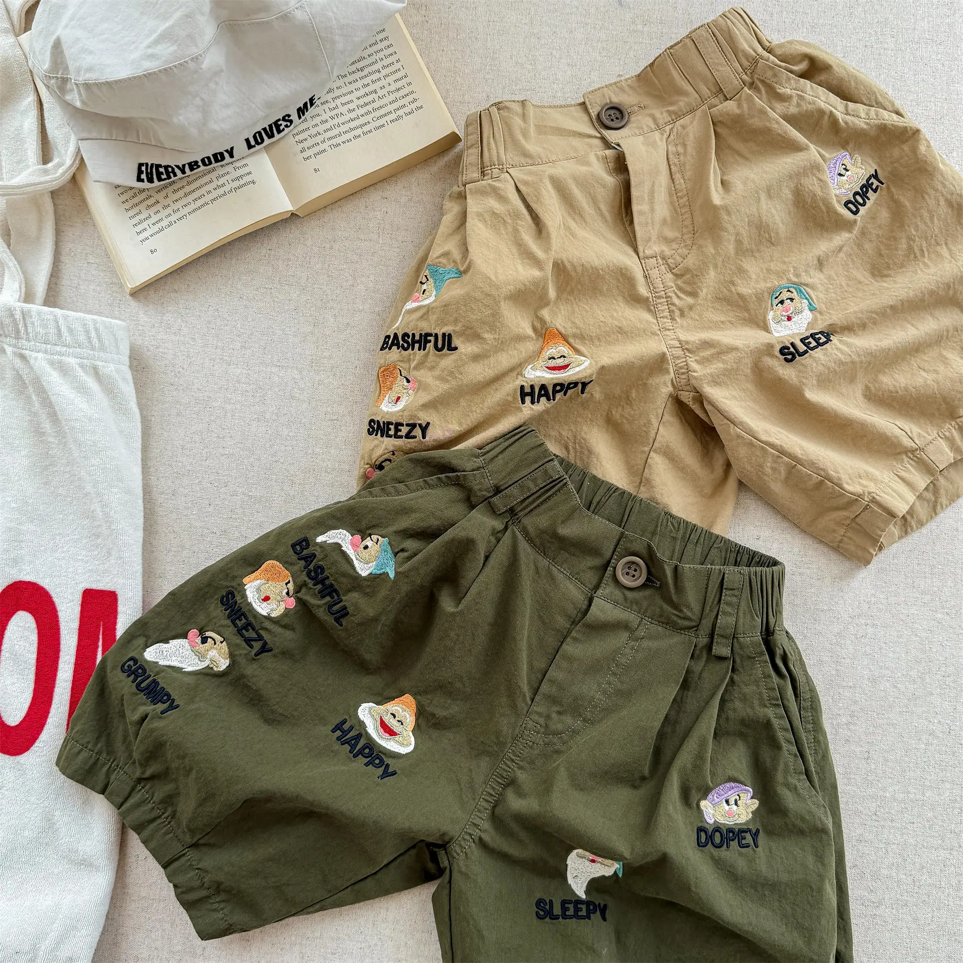 2025 Summer New Children Loose Shorts Baby Girls Versatile Casual Pants Cotton Boys Cartoon Embroidery Shorts Kids Middle Pants
2025 Summer New Children Loose Shorts Baby Girls Versatile Casual Pants Cotton Boys Cartoon Embroidery Shorts Kids Middle Pants