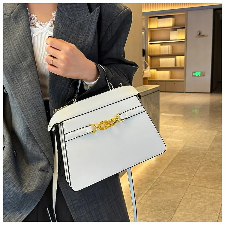 2025 Spring Women's PU Flap Shoulder Bag Lightweight Crossbody Purse Topstitching Casual Essentials with Magnetic Clasp
2025 Spring Women's PU Flap Shoulder Bag Lightweight Crossbody Purse Topstitching Casual Essentials with Magnetic Clasp