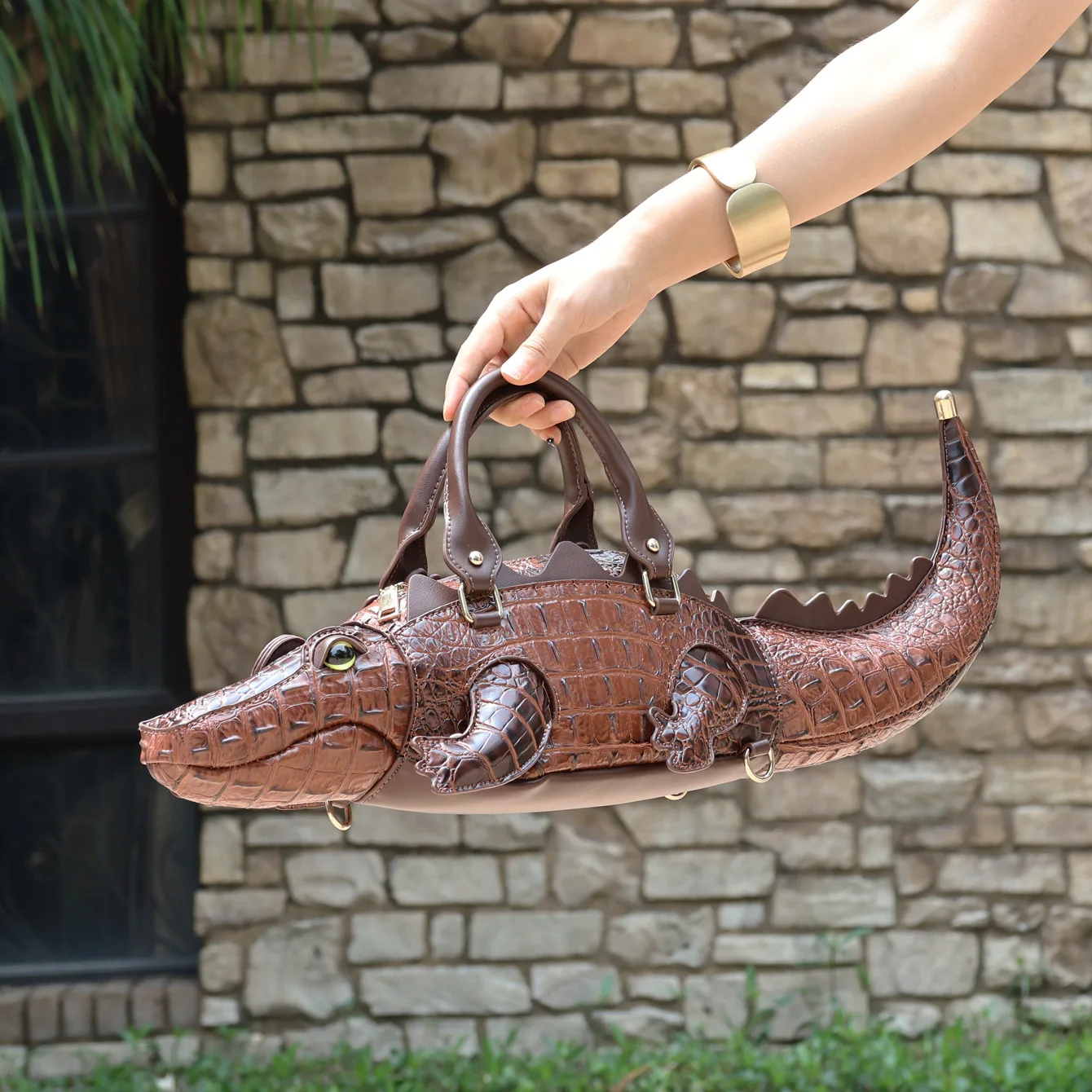 Niche Adult Cute Crocodile Shaped Shoulder Bag New Unisex Retro Handbag Versatile PU Crossbody Bag Backpack for Women and Man
Niche Adult Cute Crocodile Shaped Shoulder Bag New Unisex Retro Handbag Versatile PU Crossbody Bag Backpack for Women and Man