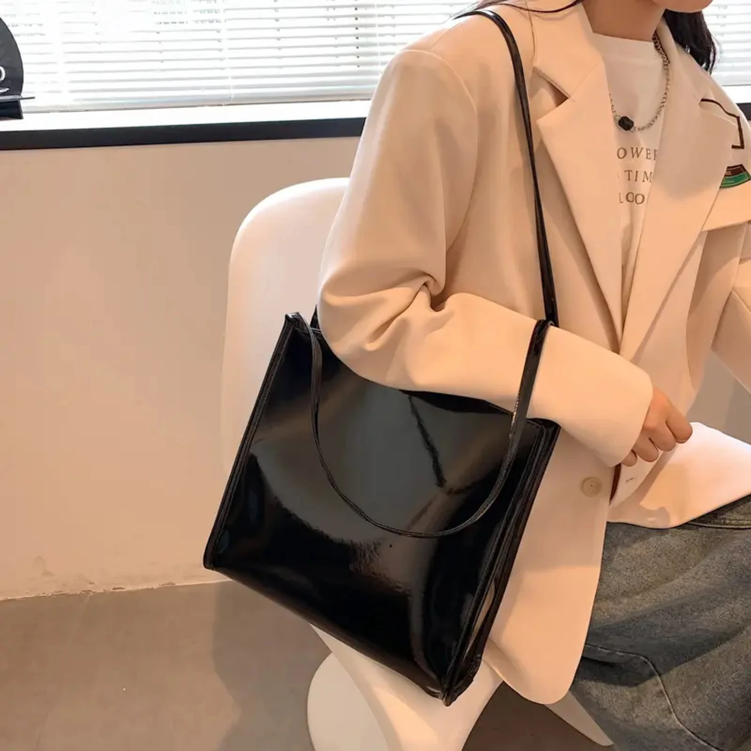 Women's Patent Faux Leather Large Capacity Tote Bag, Girl's Solid Casual Shoulder Bag Handbag
Women's Patent Faux Leather Large Capacity Tote Bag, Girl's Solid Casual Shoulder Bag Handbag