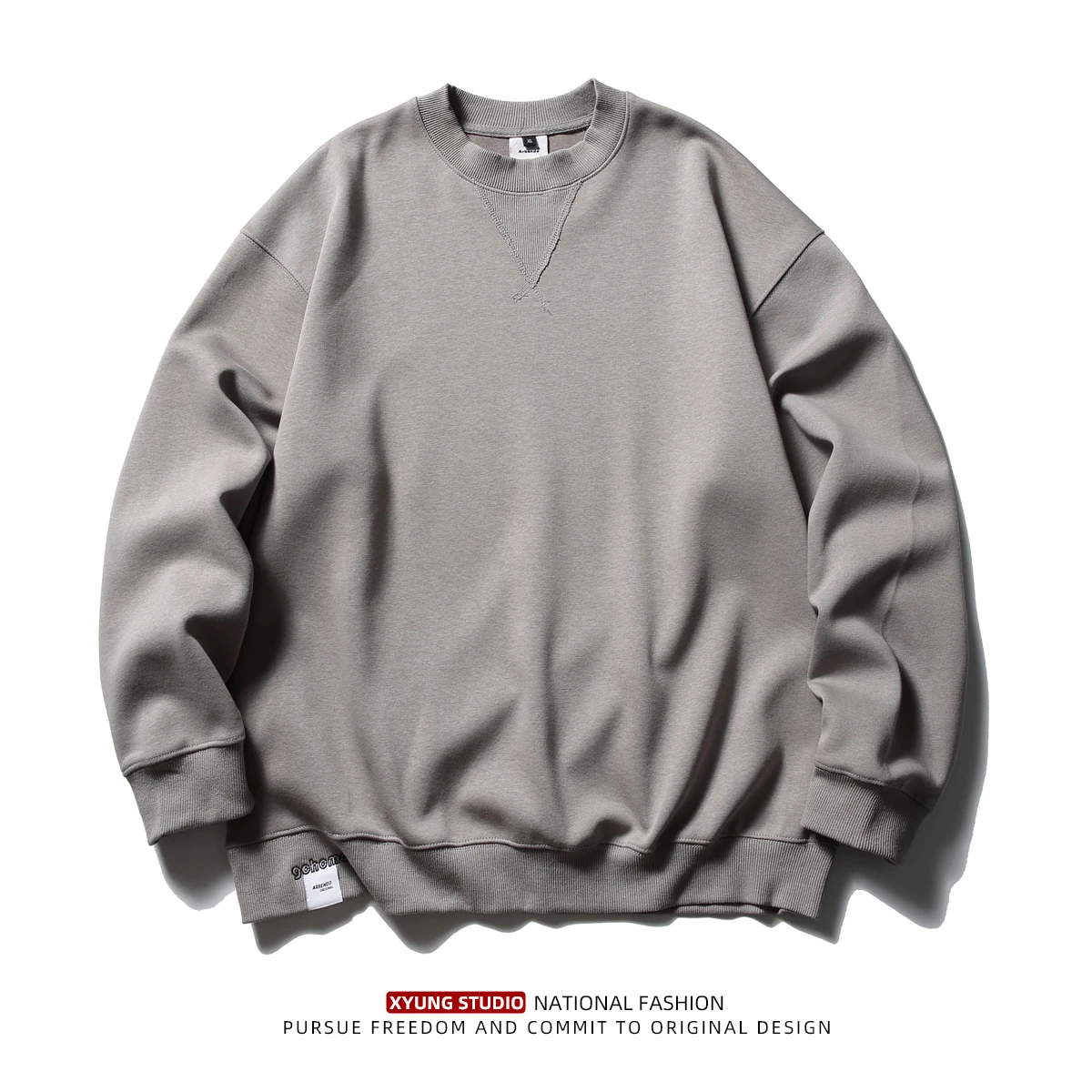 Ретро-свитшот с круглым вырезом, американский свободный повседневный спортивный пуловер для мужчин, весна-осень, базовая модель, модный японский стиль
Ретро-свитшот с круглым вырезом, американский свободный повседневный спортивный пуловер для мужчин, весна-осень, базовая модель, модный японский стиль