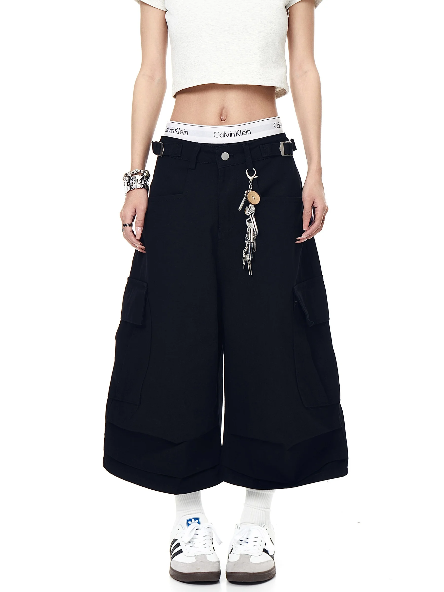 Retro American High Street Pleated Multi-Pocket Workwear Shorts Men's Women's Summer Loose Straight Wide Leg Seven-Foot Pants
Retro American High Street Pleated Multi-Pocket Workwear Shorts Men's Women's Summer Loose Straight Wide Leg Seven-Foot Pants