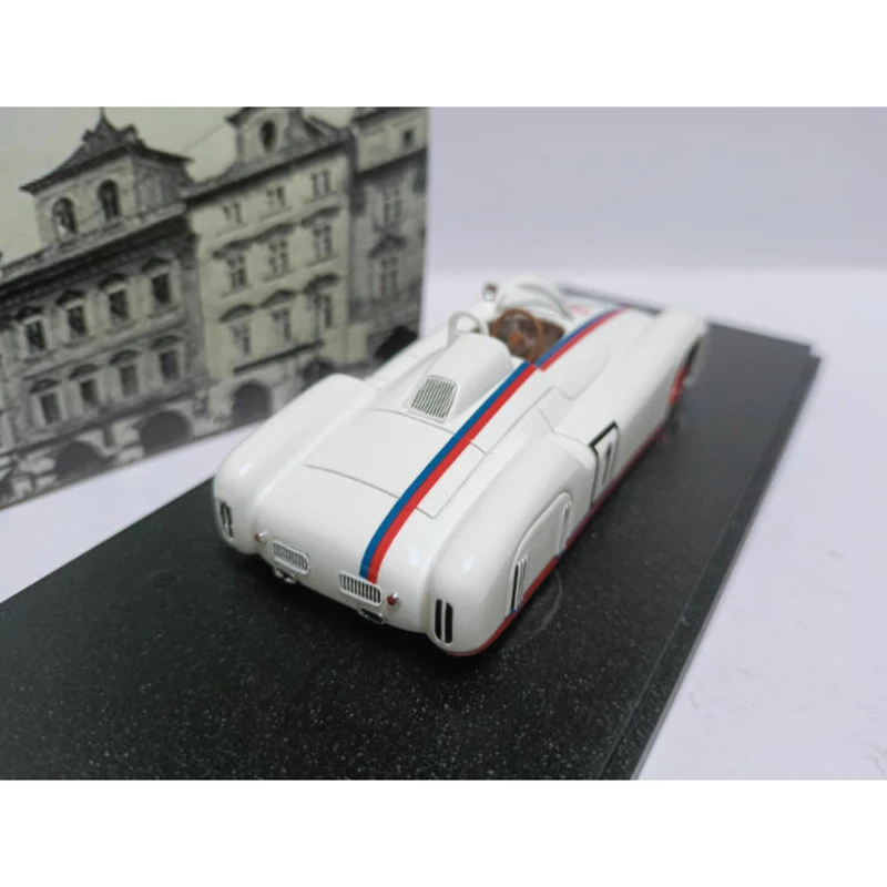 HPI RACING 1/43 Tatra 602 Tatraplan 1987, модель гоночного автомобиля из смолы, классический сувенир для взрослых, подарок, статический дисплей
HPI RACING 1/43 Tatra 602 Tatraplan 1987, модель гоночного автомобиля из смолы, классический сувенир для взрослых, подарок, статический дисплей