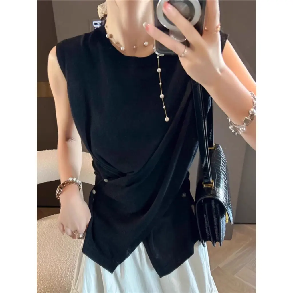 Women's Fashion Retro Irregular Cross Vest Sleeveless Pleated Button Design Thin Knitwear Summer Top
Women's Fashion Retro Irregular Cross Vest Sleeveless Pleated Button Design Thin Knitwear Summer Top