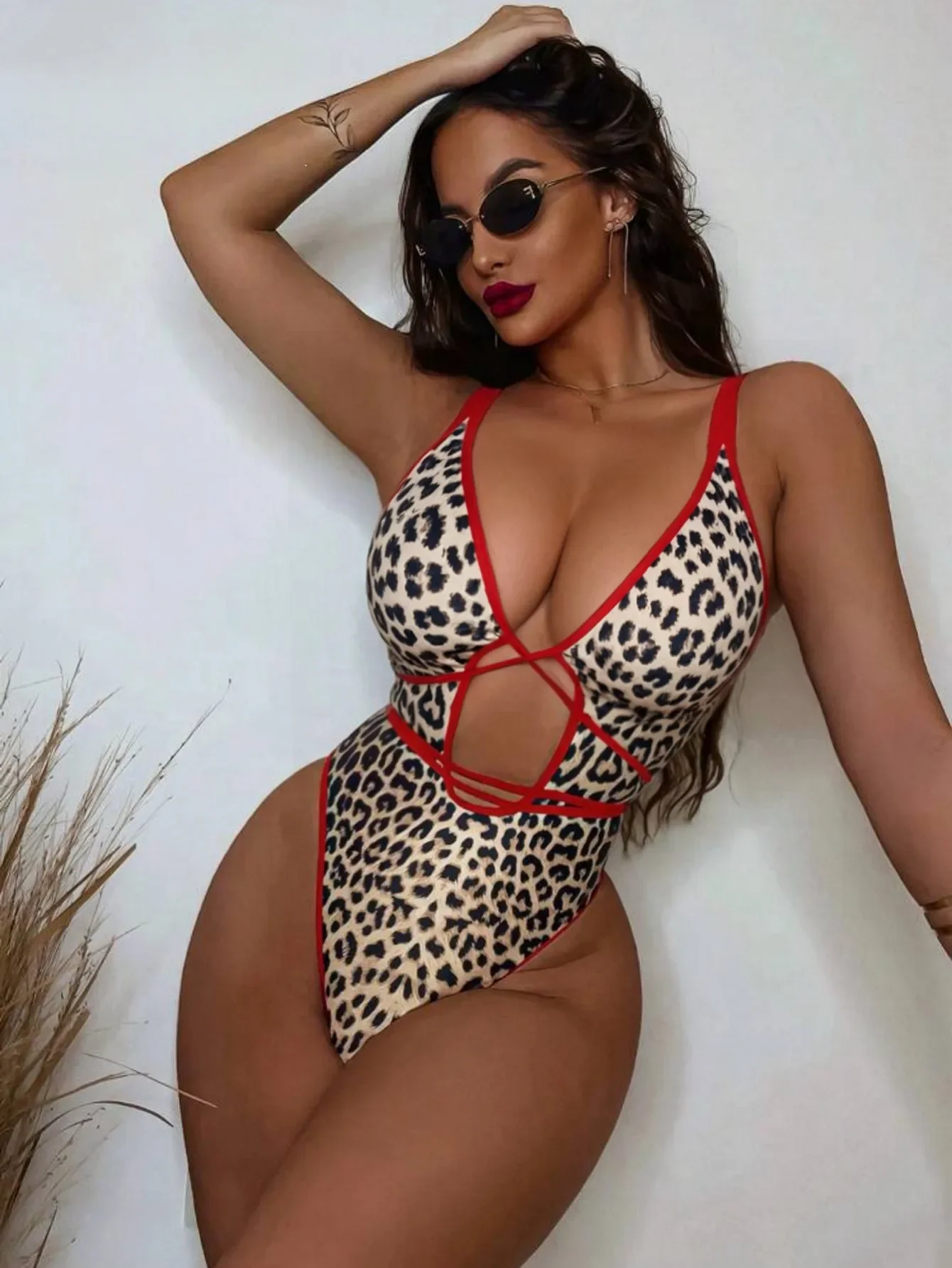Sexy Red Leopard Print Swimwear Women 2025 Deep V Neck Bandage Cross Backless Summer Bathing Suit One Piece Swimsuit Monokini
Sexy Red Leopard Print Swimwear Women 2025 Deep V Neck Bandage Cross Backless Summer Bathing Suit One Piece Swimsuit Monokini