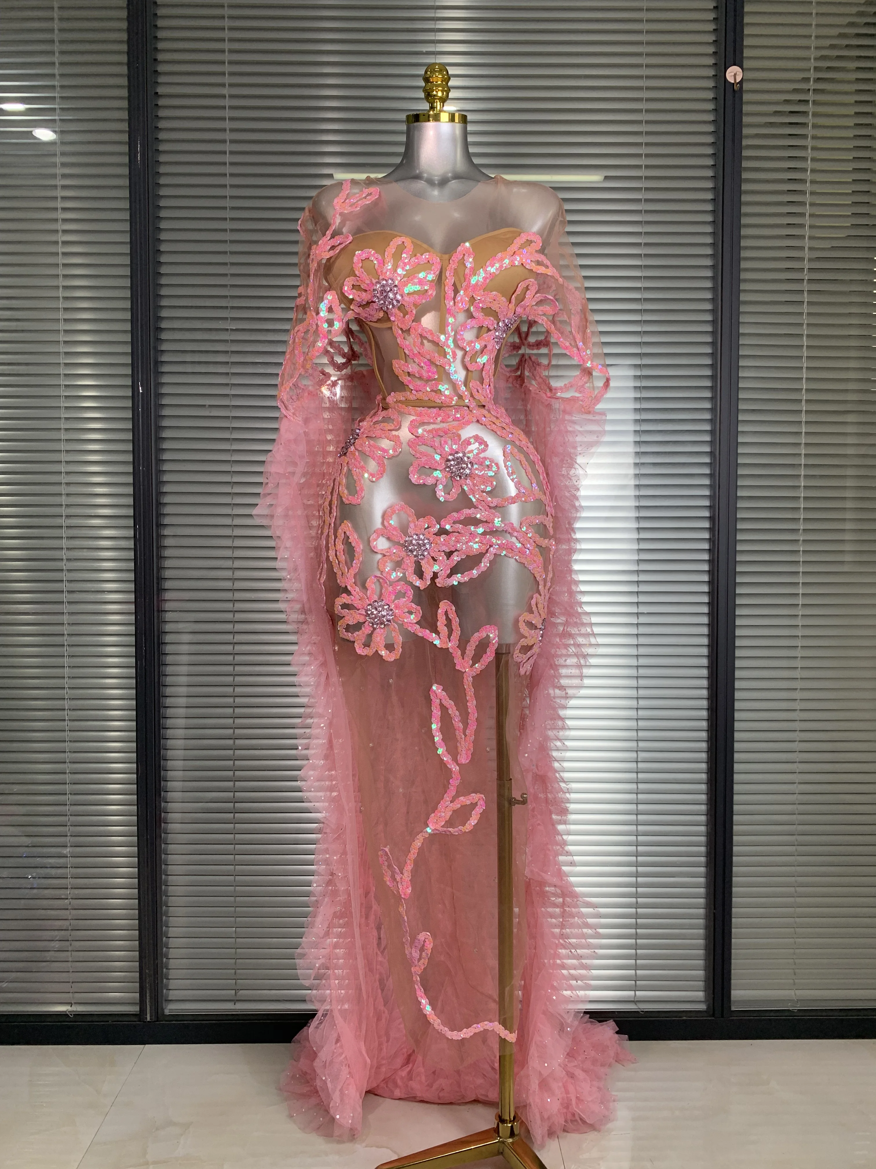 New Women Sexy Mesh Sheer Sequins Pink Maxi Dress See Through Sparkly Shining Party Costume Stage Performance Dress
New Women Sexy Mesh Sheer Sequins Pink Maxi Dress See Through Sparkly Shining Party Costume Stage Performance Dress