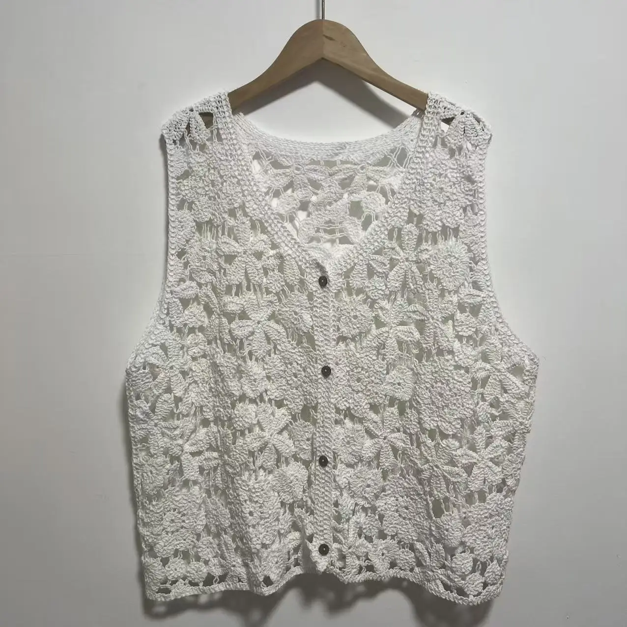 2026 Summer Embroidery Tops For Women Sleeveless Cardigan Vest Shirt Korean Fashion Casual Hook Flower Hollow Out Blouse
2026 Summer Embroidery Tops For Women Sleeveless Cardigan Vest Shirt Korean Fashion Casual Hook Flower Hollow Out Blouse