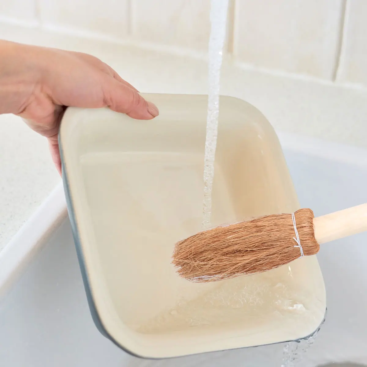 2Pcs Wooden Coconut Shred Pan Cleaner Safe Strong Blot-Removing Ability Kitchen Accessories
2Pcs Wooden Coconut Shred Pan Cleaner Safe Strong Blot-Removing Ability Kitchen Accessories