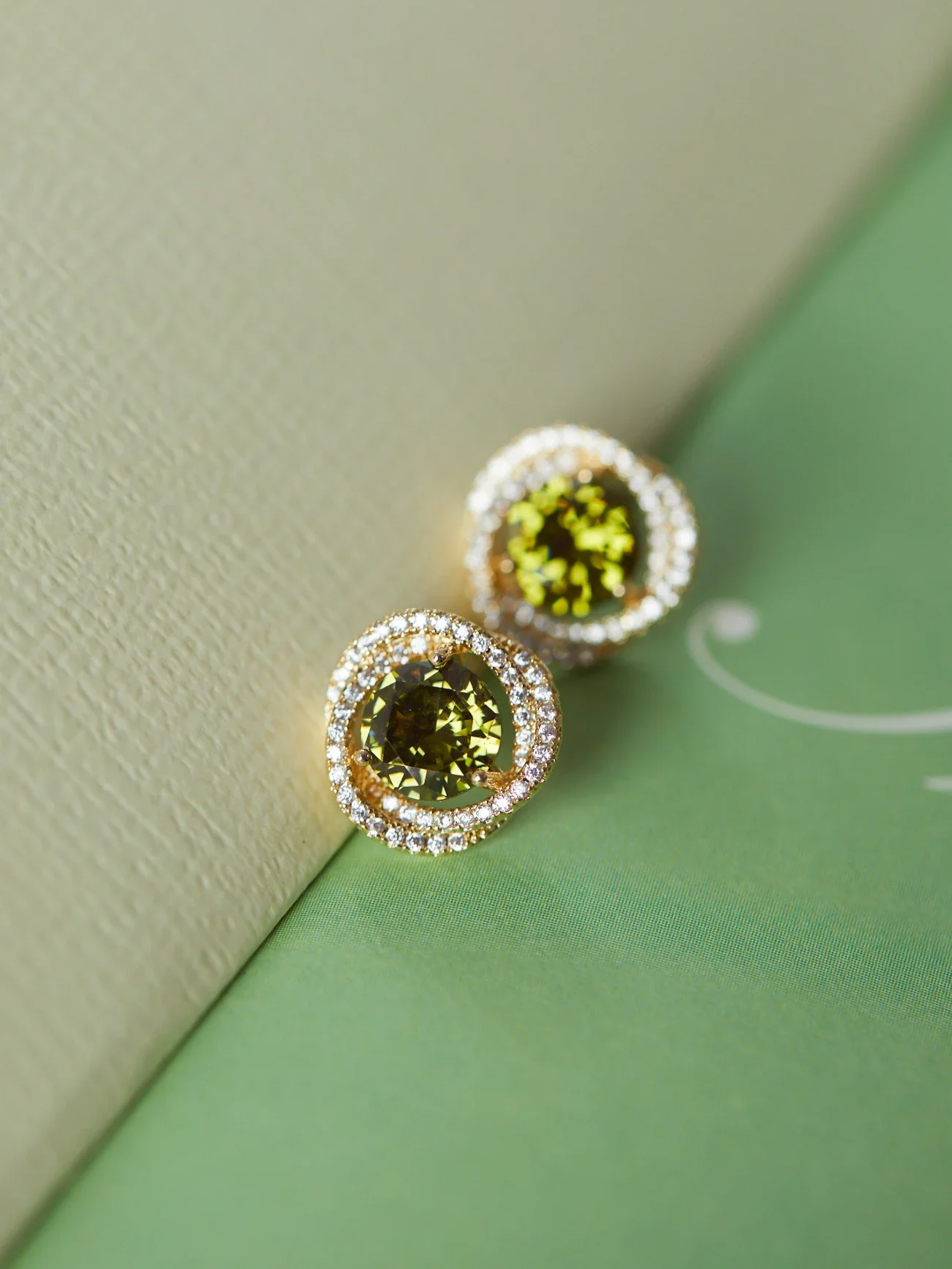 Wizard of Oz series earrings Exquisite premium zircon countryside style girl wedding party gift free deliver Store
Wizard of Oz series earrings Exquisite premium zircon countryside style girl wedding party gift free deliver Store
