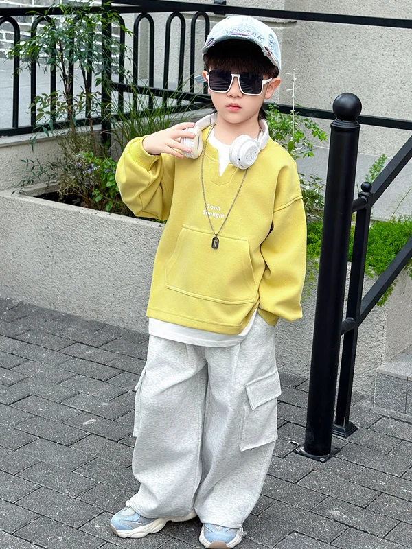 Комплект повседневной спортивной одежды для мальчиков: толстовка с двойным воротником и брюки, двухцветный, весенне-осенний, в стиле «конфетти»
Комплект повседневной спортивной одежды для мальчиков: толстовка с двойным воротником и брюки, двухцветный, весенне-осенний, в стиле «конфетти»