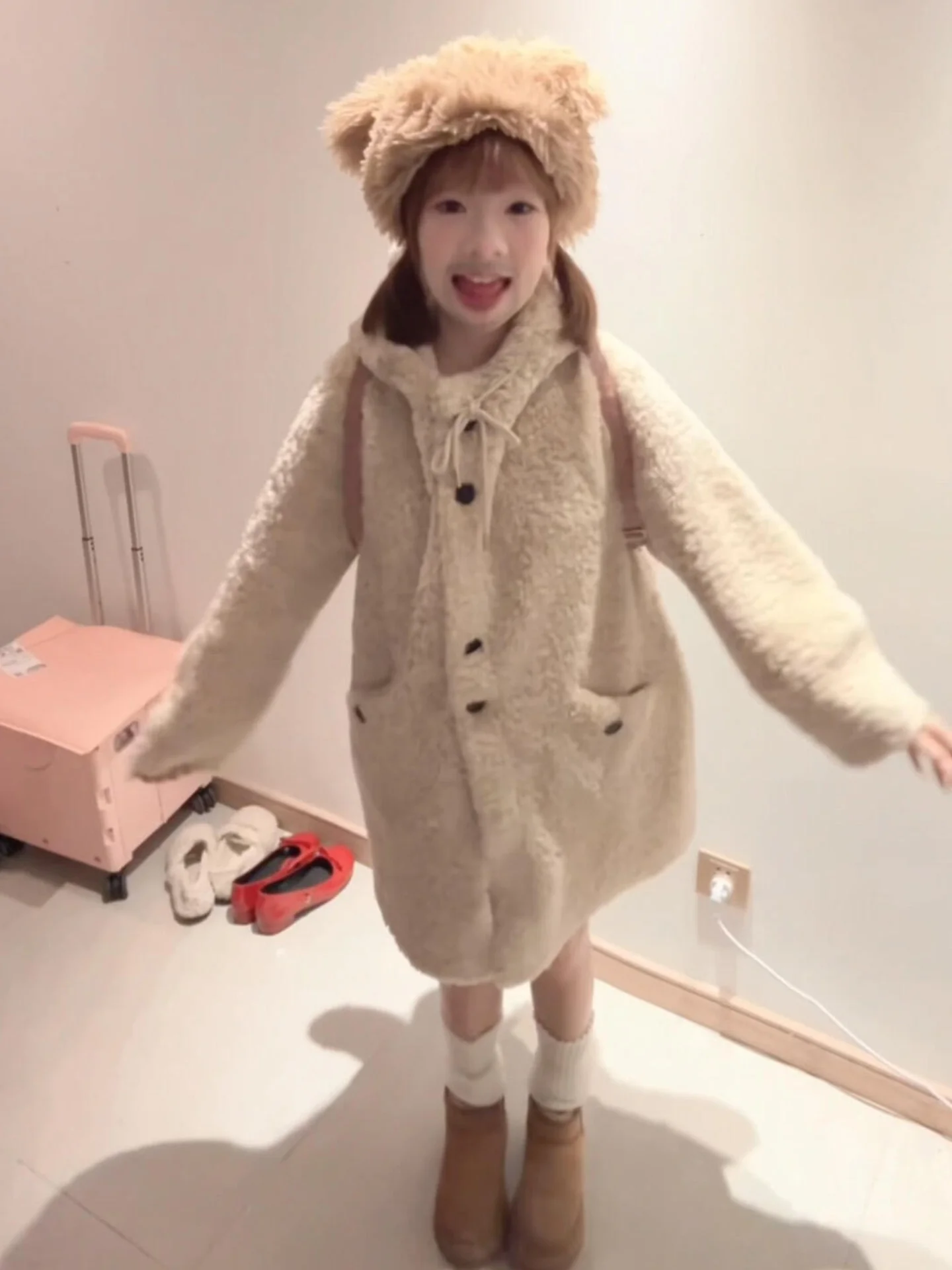 Lamb Wool Jacket Outerwears Woman Sheer Sleeve Fit Transparent Joint Dimension Clear Connection Measure Translucent Junction Ins
Lamb Wool Jacket Outerwears Woman Sheer Sleeve Fit Transparent Joint Dimension Clear Connection Measure Translucent Junction Ins