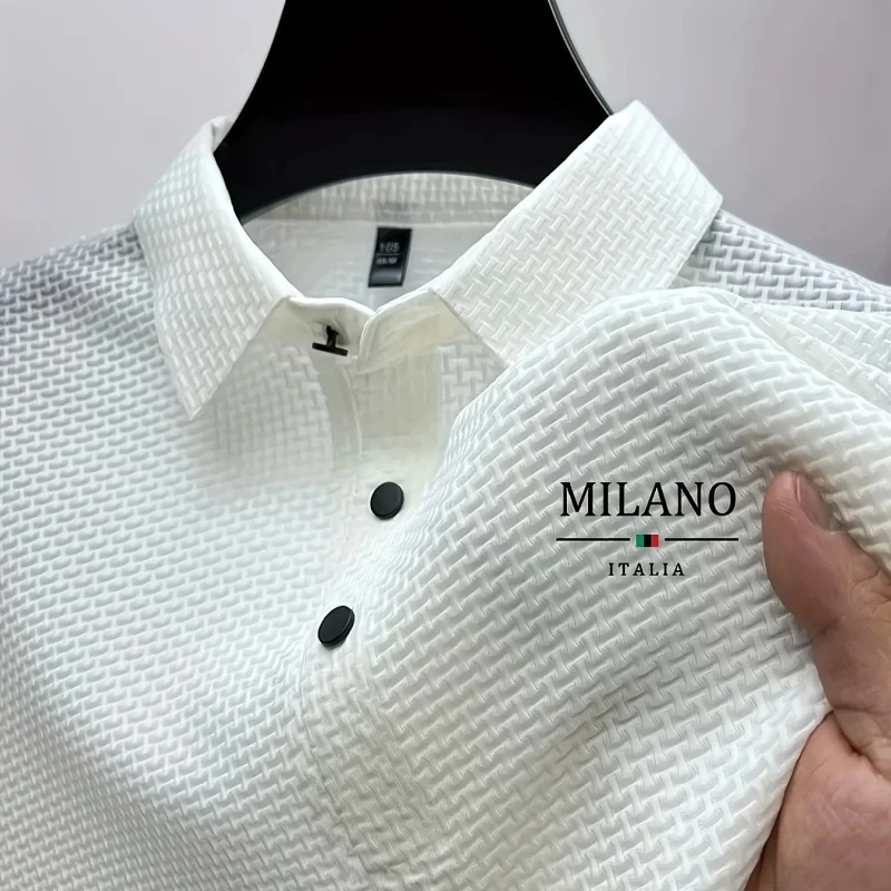 High-quality lightweight men's short-sleeved cool material open-button collar design with printed patterns.
High-quality lightweight men's short-sleeved cool material open-button collar design with printed patterns.